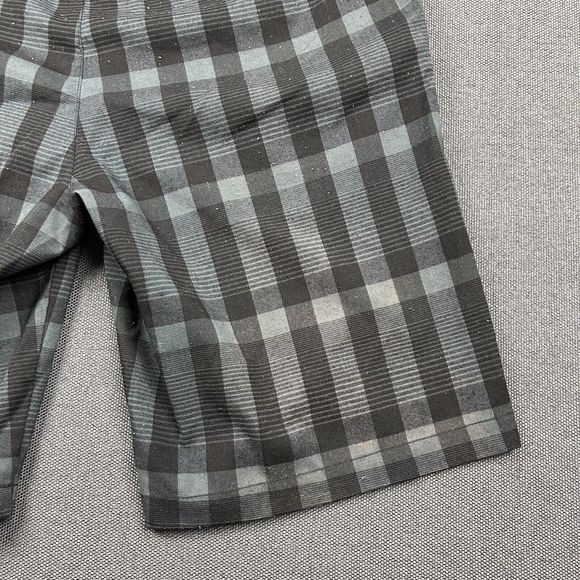 Travis Mathew Golf Shorts Mens Size 34 Black Gray Color Flat Front Casual‎ Strip - Picture 7 of 12